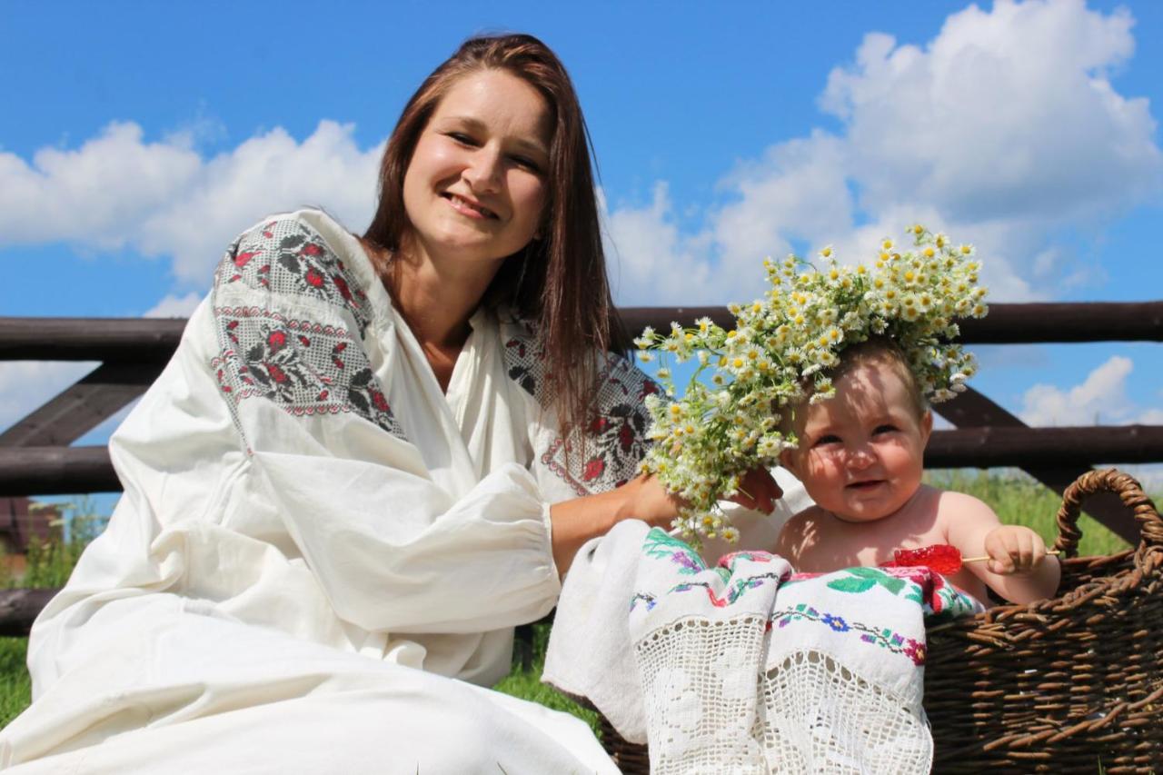 U Dvori Hotel Podgorodtsy Bagian luar foto