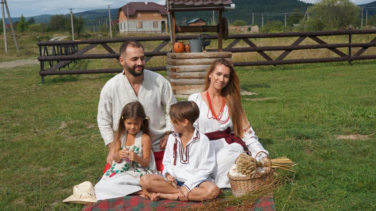 U Dvori Hotel Podgorodtsy Bagian luar foto