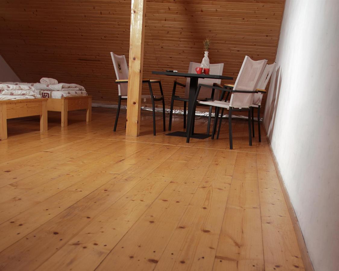 U Dvori Hotel Podgorodtsy Bagian luar foto