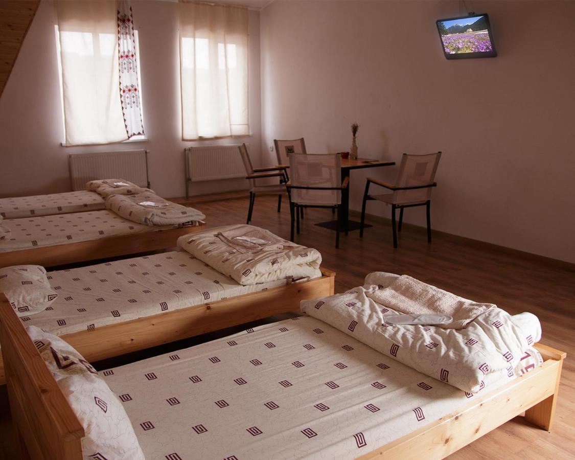 U Dvori Hotel Podgorodtsy Bagian luar foto
