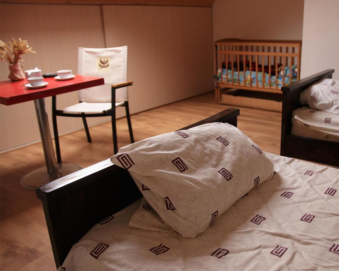 U Dvori Hotel Podgorodtsy Bagian luar foto