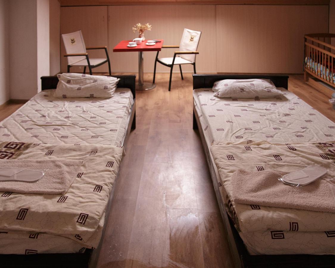 U Dvori Hotel Podgorodtsy Bagian luar foto